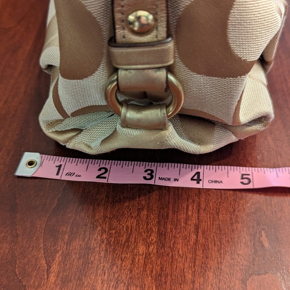 Coach signature hobo bag, tan and gold - Picture 14 of 15